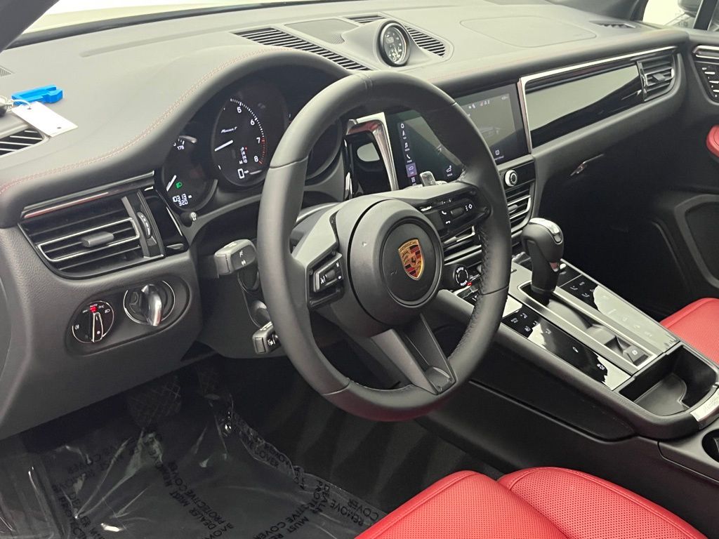 Thumbnail: 2025 Porsche Macan - 4