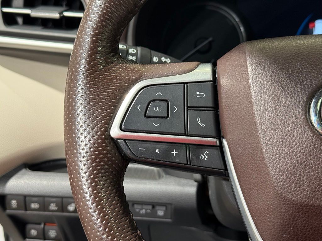 Thumbnail: 2023 Toyota Sienna - 25