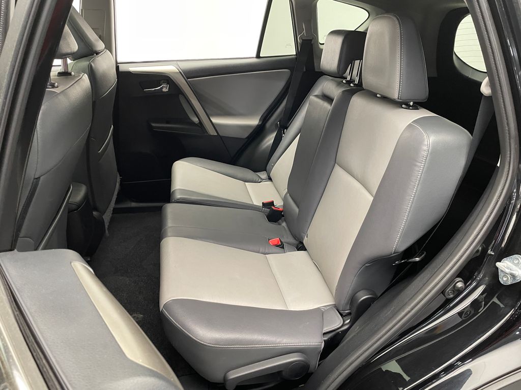 2014 Toyota RAV4 Limited 32