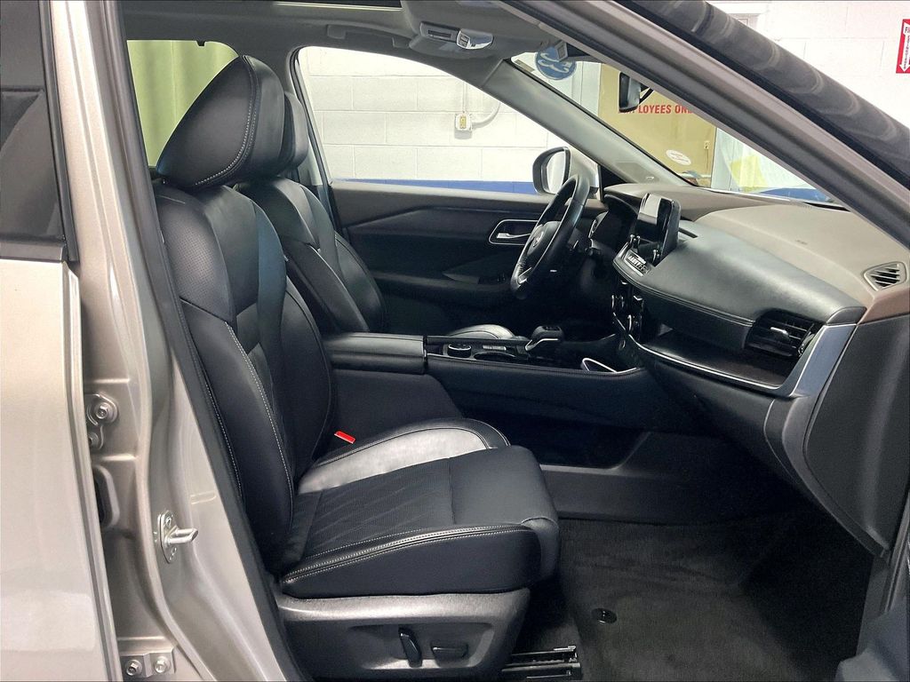 2023 Nissan Rogue — photo 11