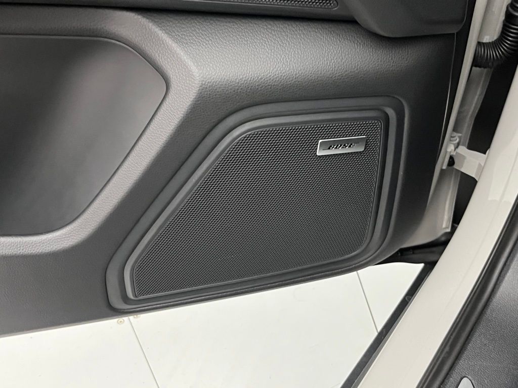 Thumbnail: 2026 Porsche Macan - 21