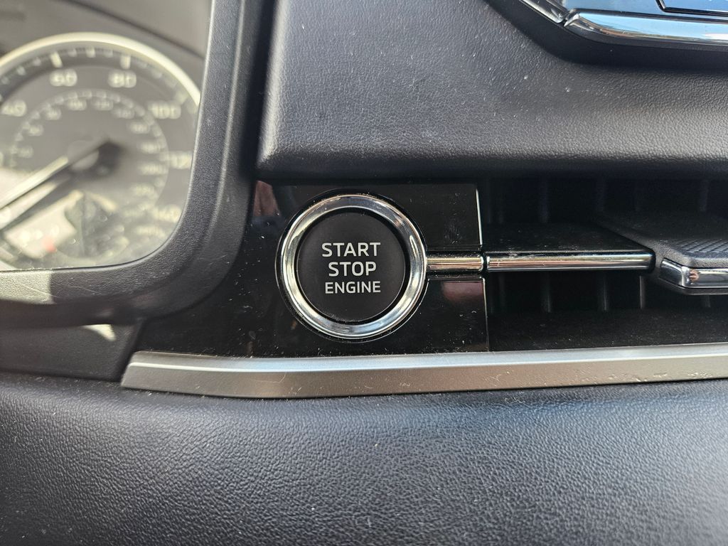 Thumbnail: 2024 Mitsubishi Outlander - 30