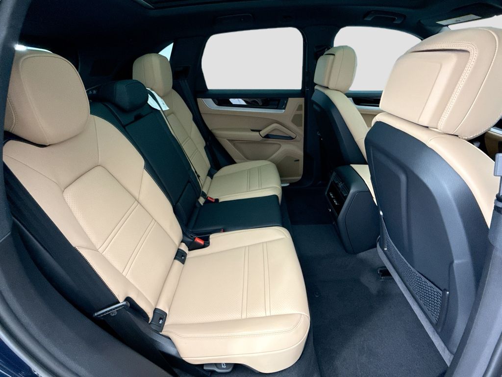 Thumbnail: 2026 Porsche Cayenne - 22