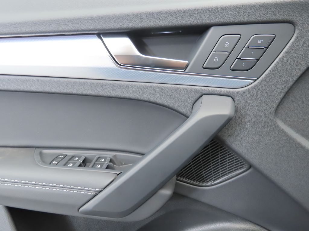 2025 Audi Q5  25