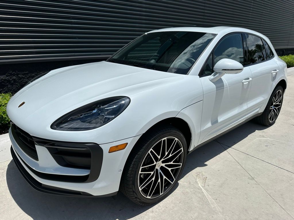 2025 Porsche Macan  6