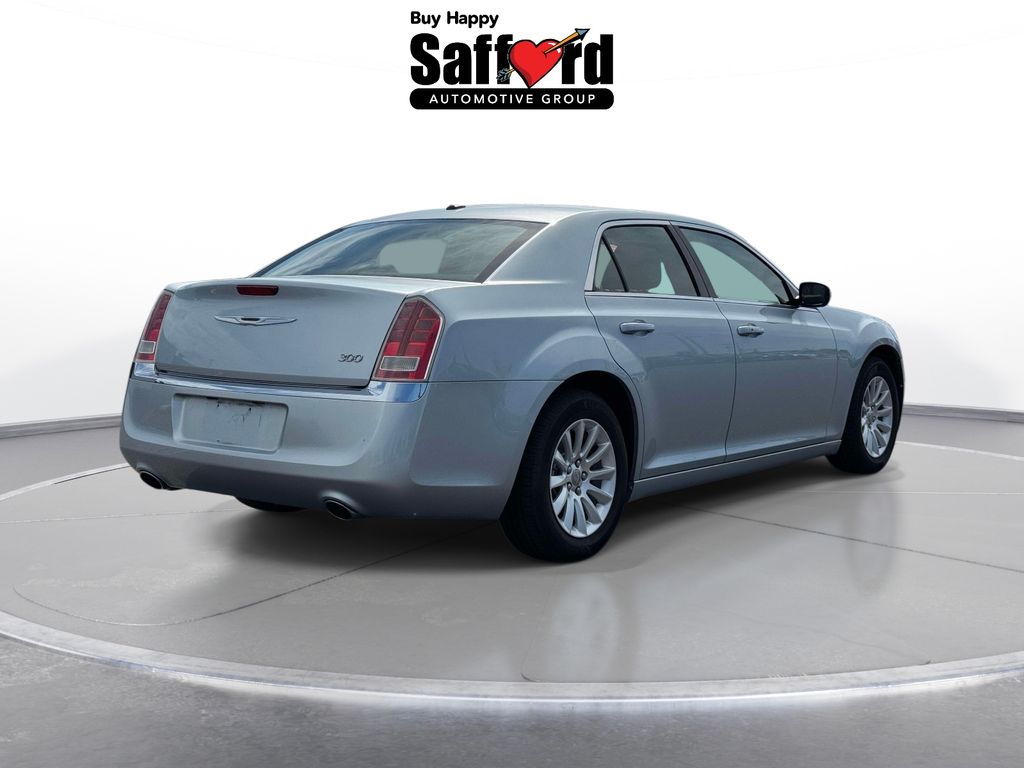 2013 Chrysler 300 Base - Photo 9