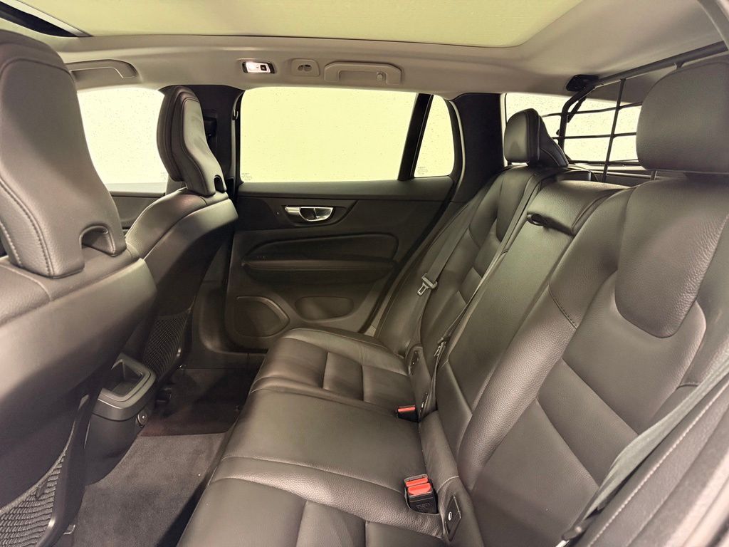 Thumbnail: 2022 Volvo S60 - 21