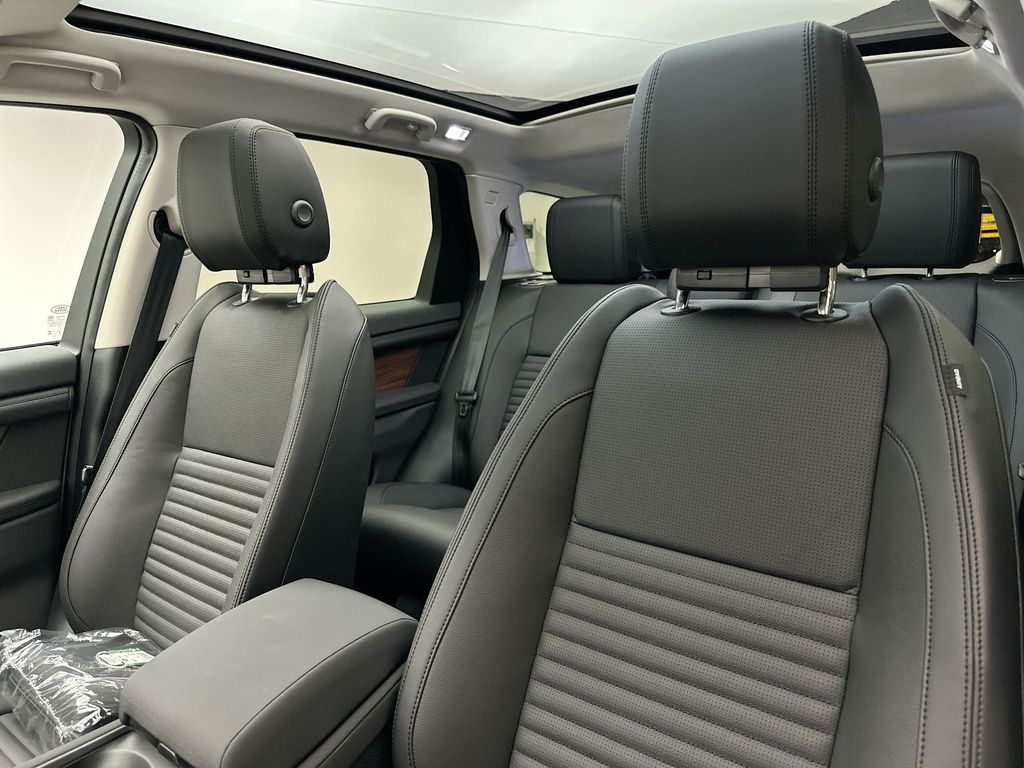 Thumbnail: 2025 Land Rover Discovery Sport - 10