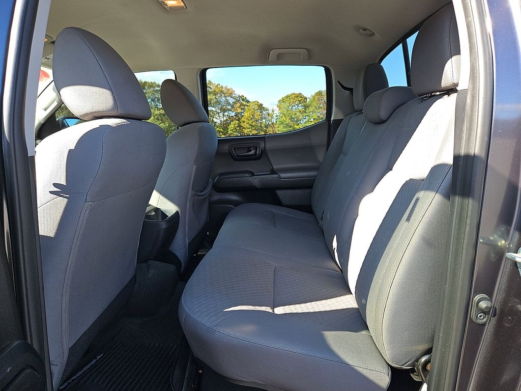 Thumbnail: 2020 Toyota Tacoma - 10