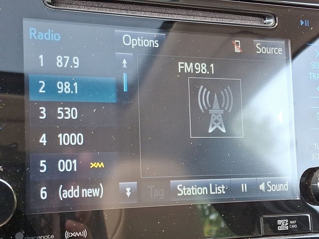 2017 Toyota Prius Four 17