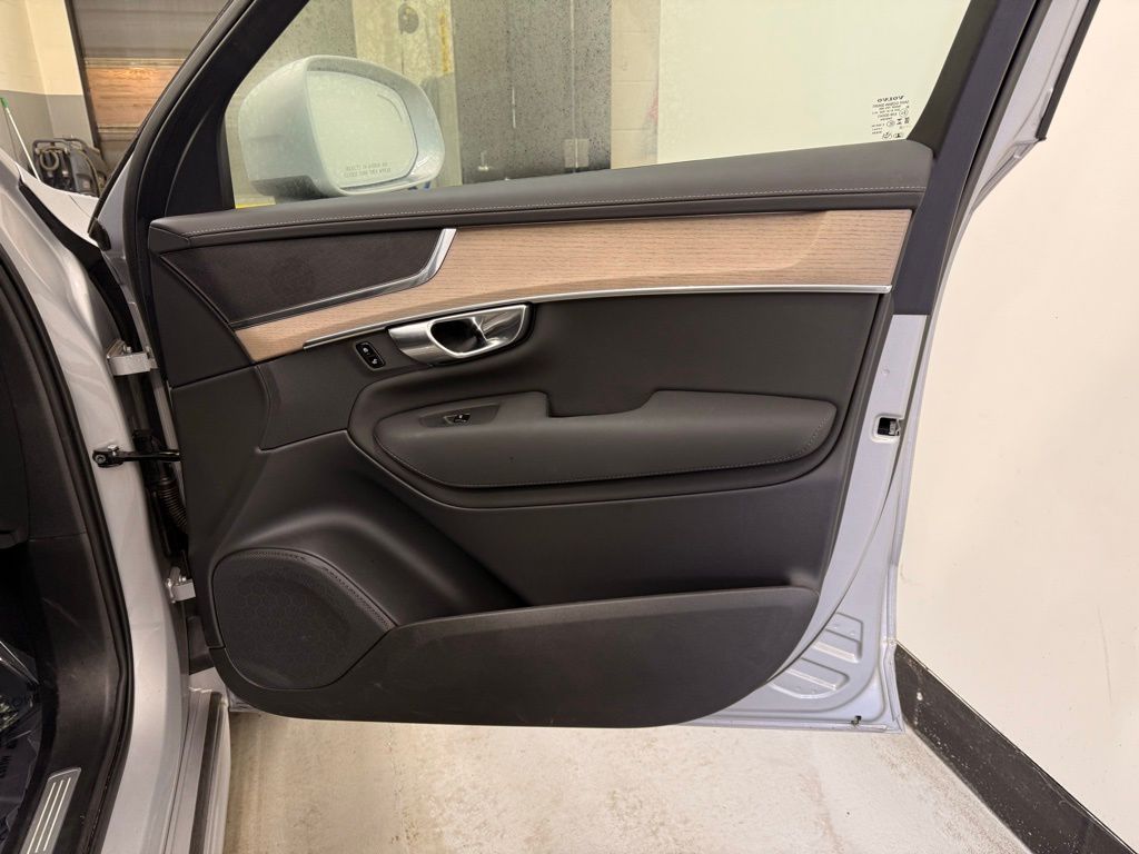 Thumbnail: 2025 Volvo XC90 - 27