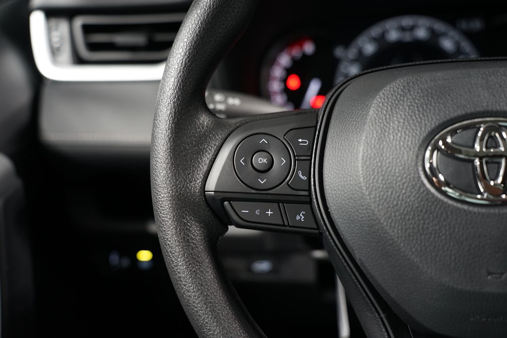 2025 Toyota RAV4 XLE 14