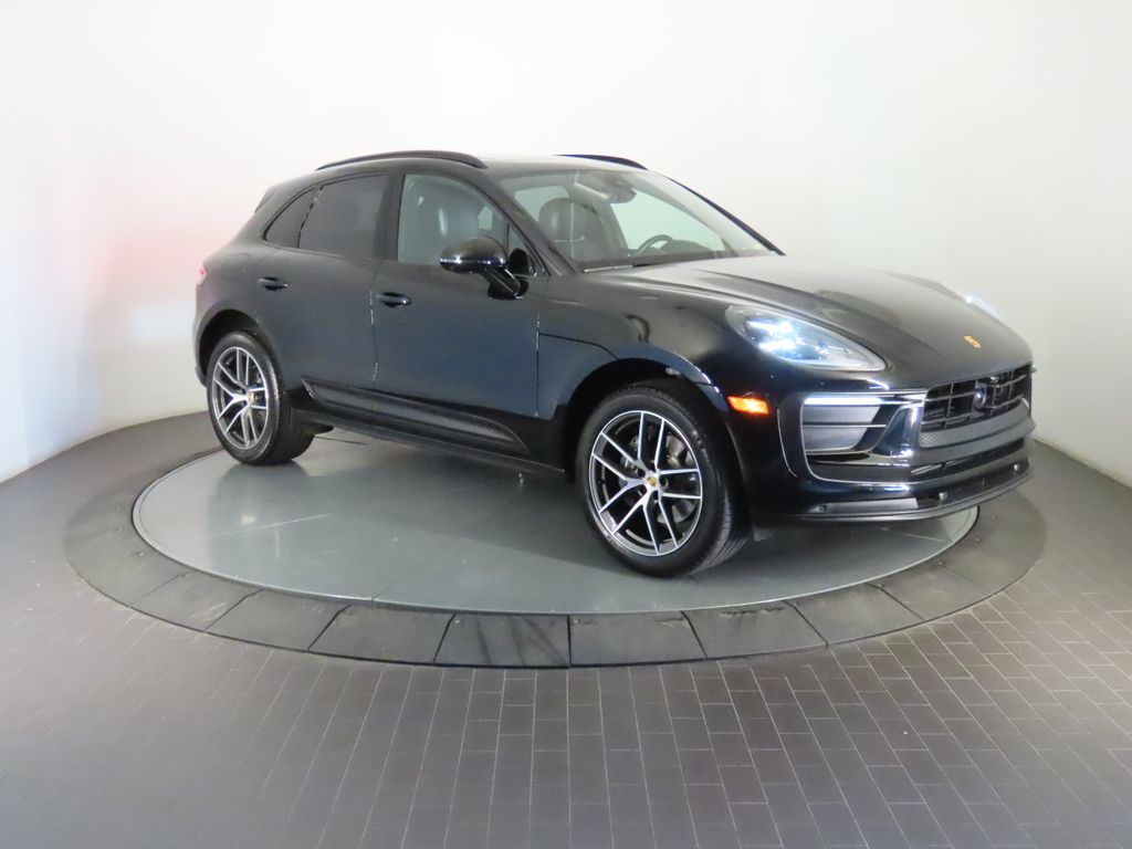 Thumbnail: 2026 Porsche Macan - 9
