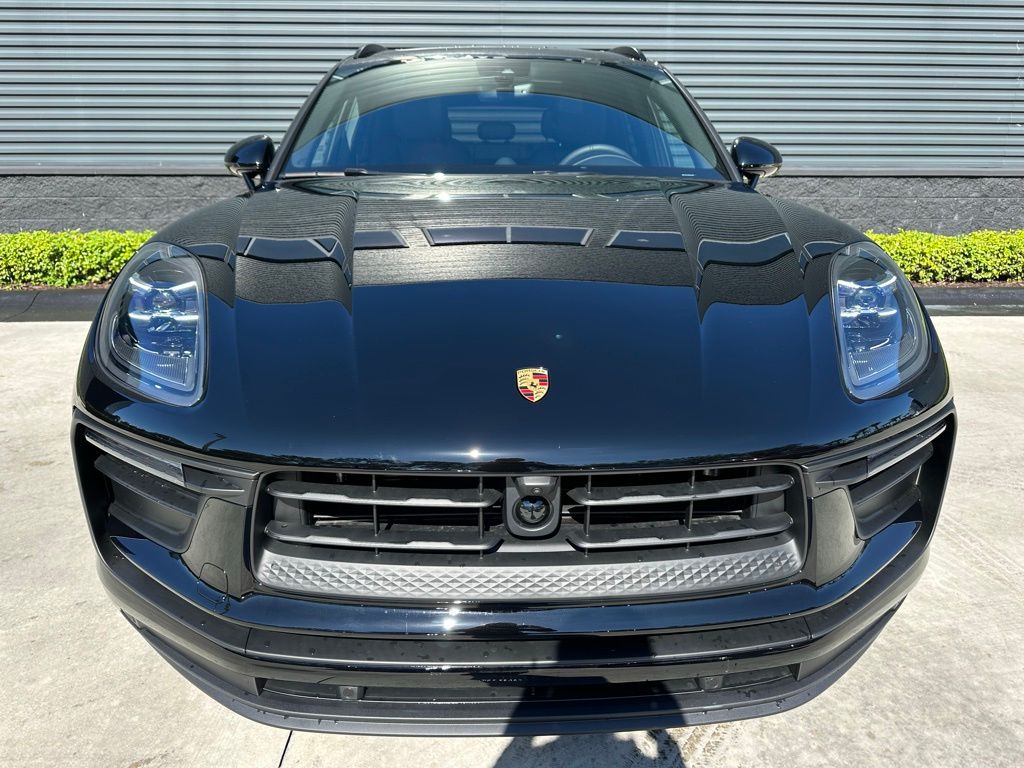 Thumbnail: 2026 Porsche Macan - 8