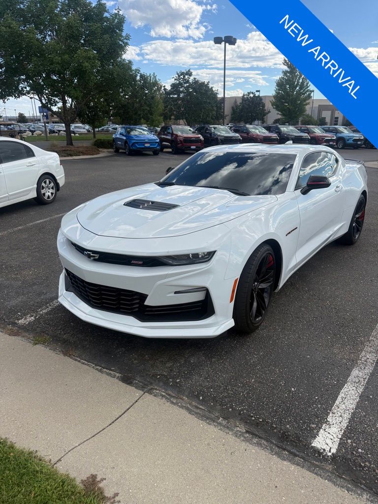 Summit White 2022 Chevrolet Camaro Coupe Rear-Wheel Drive 6-Speed Manual