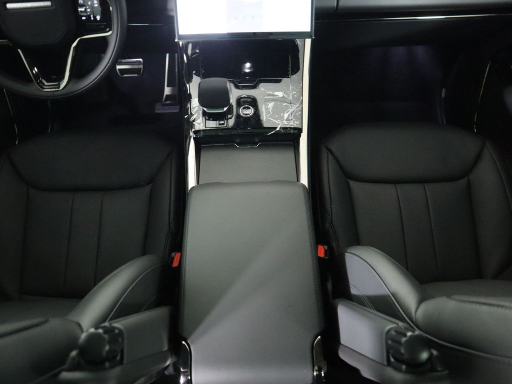 Thumbnail: 2025 Land Rover Range Rover Sport - 18