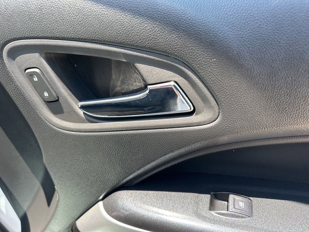 2022 Summit White Chevrolet Colorado LT RWD