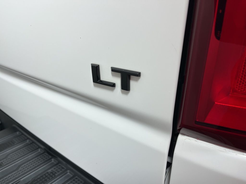 Thumbnail: 2021 Chevrolet Silverado 1500 - 17