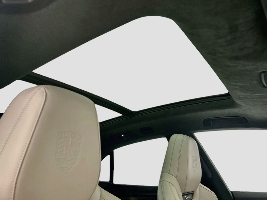 Thumbnail: 2026 Porsche Macan - 20
