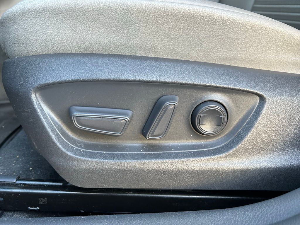 2021 Toyota Camry SE 16