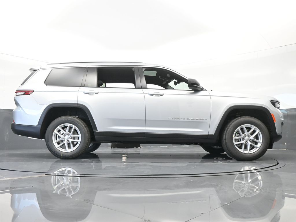 Used 2024 Silver Zynith Jeep Laredo image 53