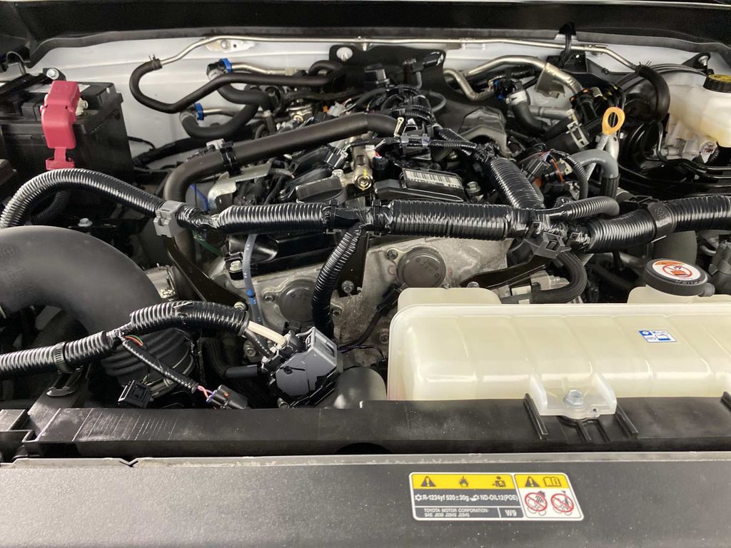 2025 Toyota Tacoma SR5 Ice - Grieco Acura - Image 32