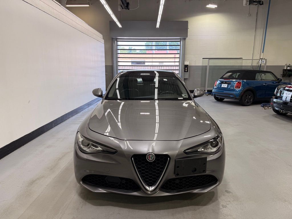 Thumbnail: 2019 Alfa Romeo Giulia - 8