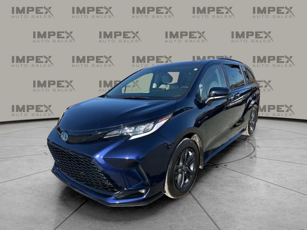 2025 Toyota Sienna XSE 7-Passenger Hybrid AWD's photo