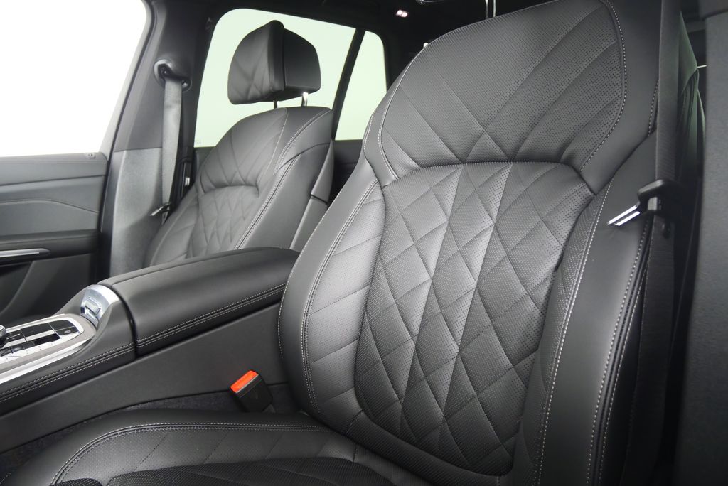 Thumbnail: 2026 BMW X5 - 10