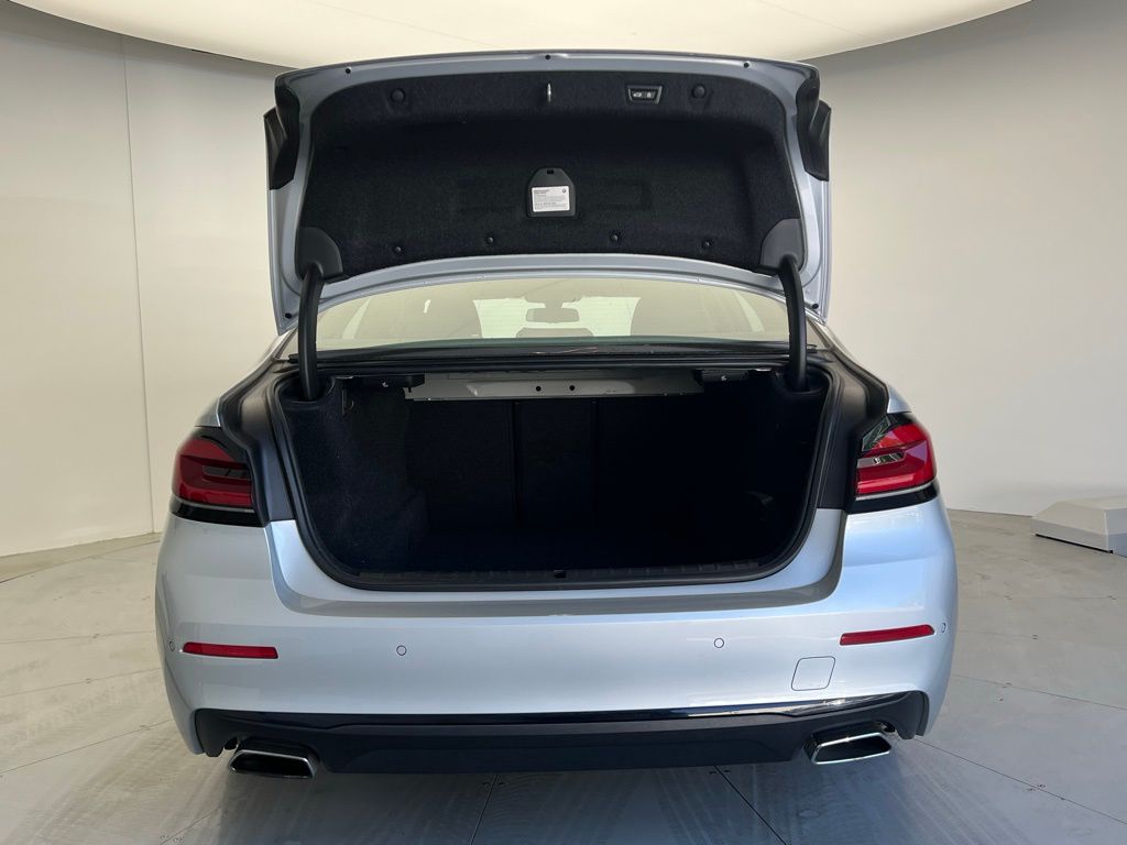 Thumbnail: 2021 BMW 5 Series - 5