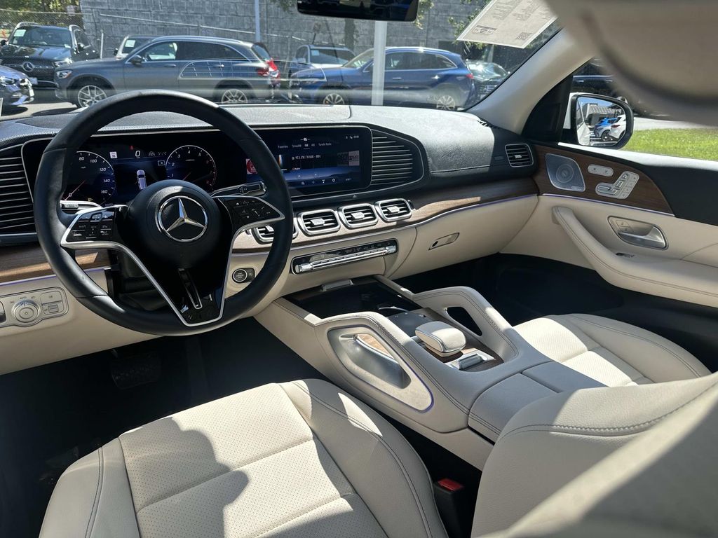 Thumbnail: 2024 Mercedes-Benz GLS - 31