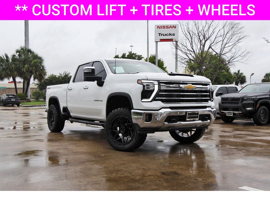 Summit White 2025 Chevrolet Silverado 2500HD Pickup Truck Four-Wheel Drive Automatic