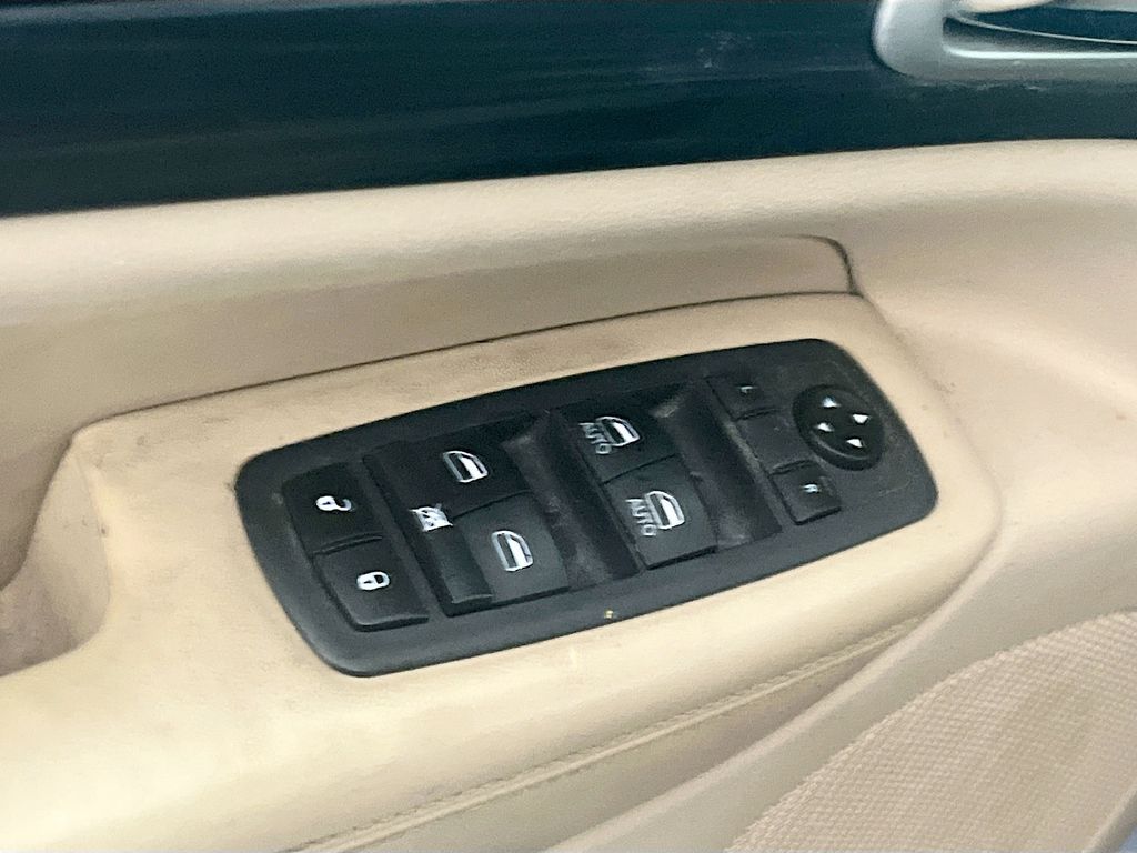 Used 2019 Silver Jeep Laredo image 16