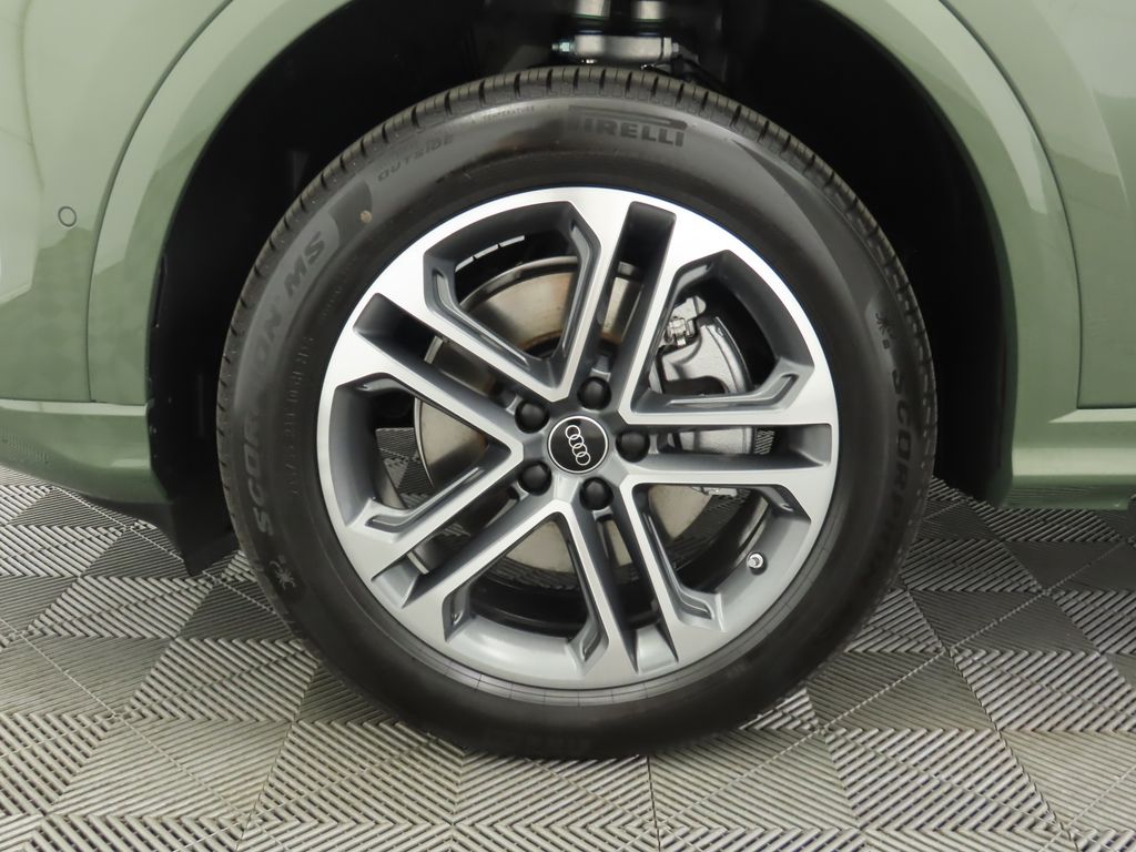 Thumbnail: 2025 Audi Q5 - 32
