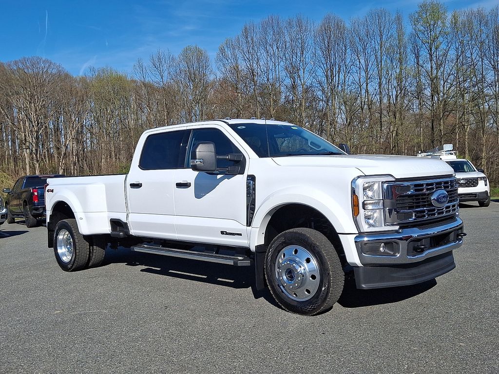 Oxford White 2026 Ford F-450 Super Duty XLT Crew Cab LB DRW 4WD Pickup Truck Four-Wheel Drive Automatic