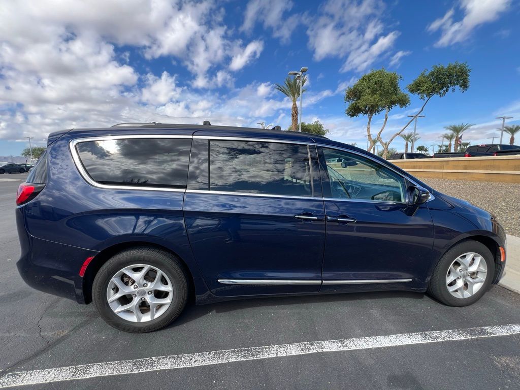 Thumbnail: 2017 Chrysler Pacifica - 4