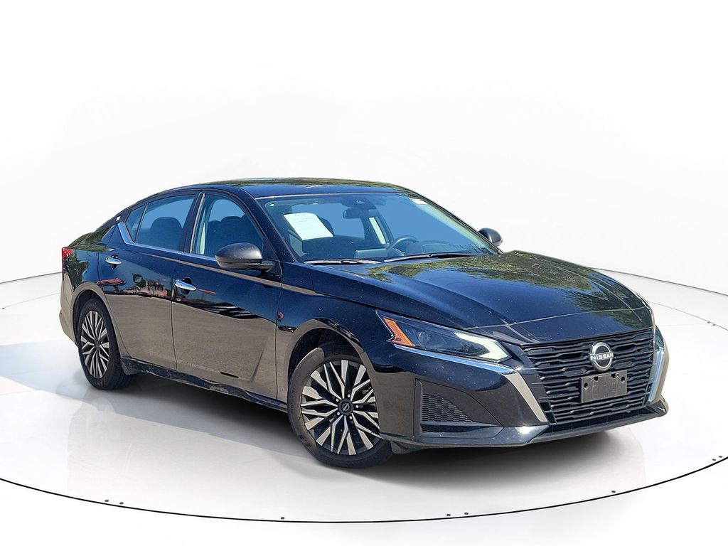 Super Black Clearcoat 2025 Nissan Altima Sedan Front-Wheel Drive Continuously Variable Transmission