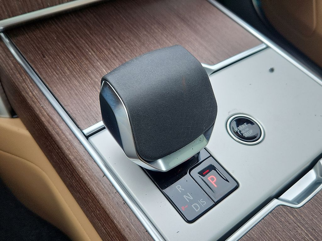 Thumbnail: 2026 Land Rover Range Rover - 7