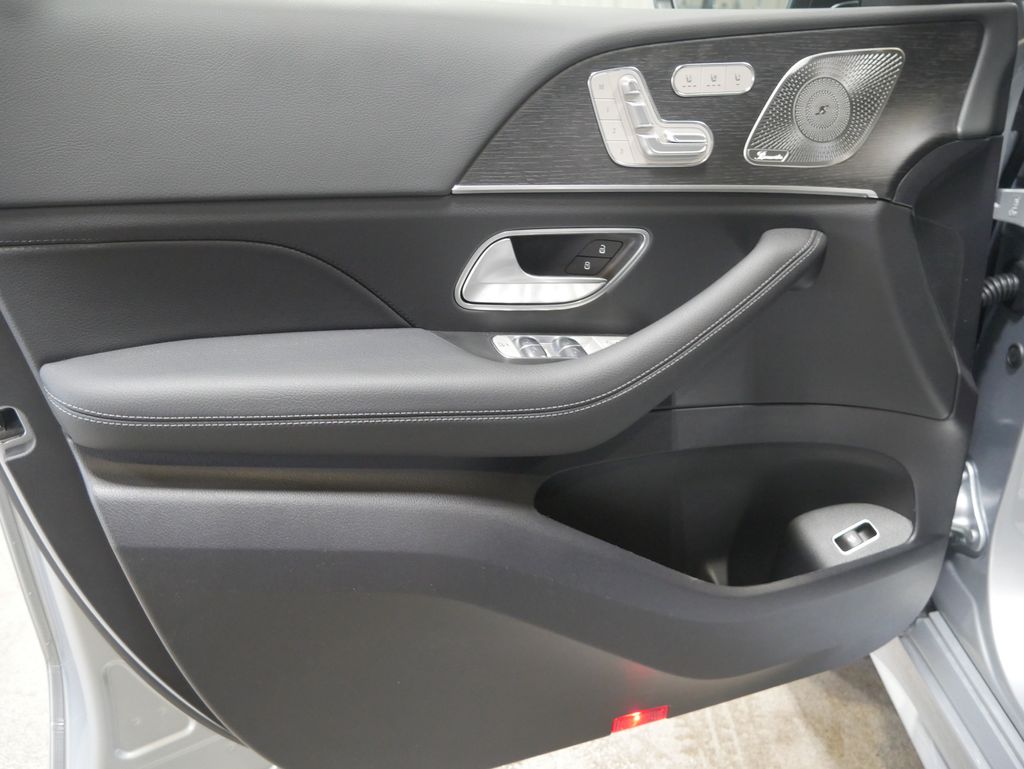 Thumbnail: 2026 Mercedes-Benz GLE - 16