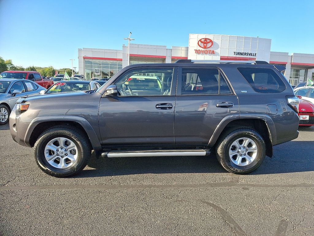 Thumbnail: 2021 Toyota 4Runner - 7