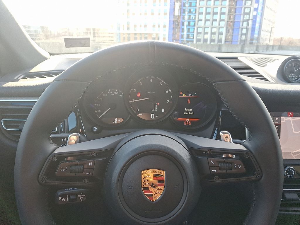 Thumbnail: 2026 Porsche Macan - 23