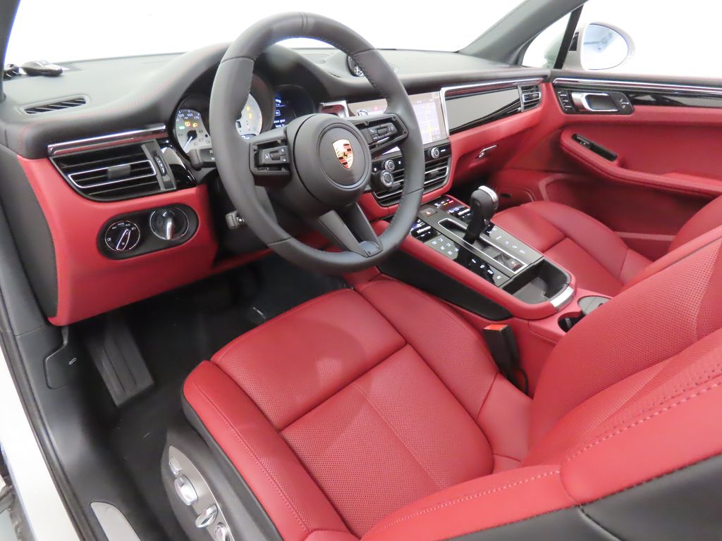 Thumbnail: 2025 Porsche Macan - 4