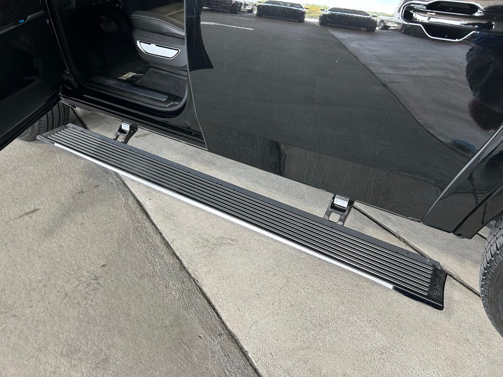 Used 2024 Diamond Black Crystal Pearlcoat Jeep Base image 27