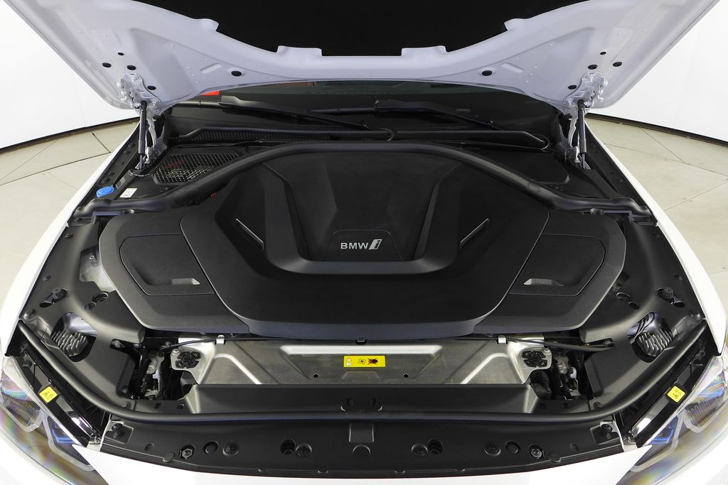 Thumbnail: 2022 BMW i4 - 6