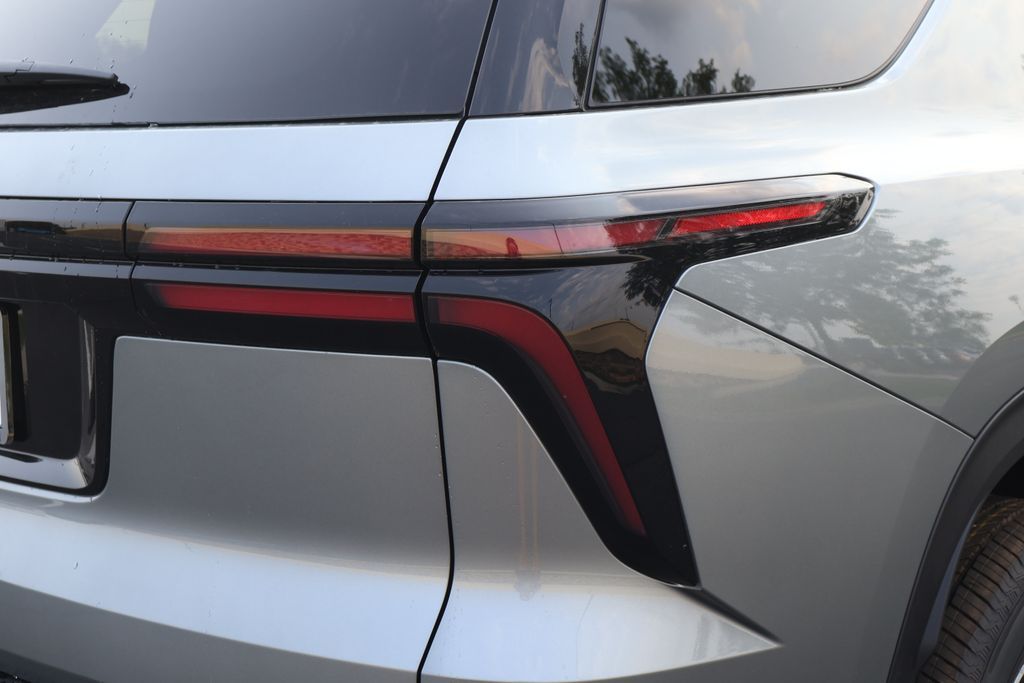 Thumbnail: 2027 Chevrolet Traverse - 7