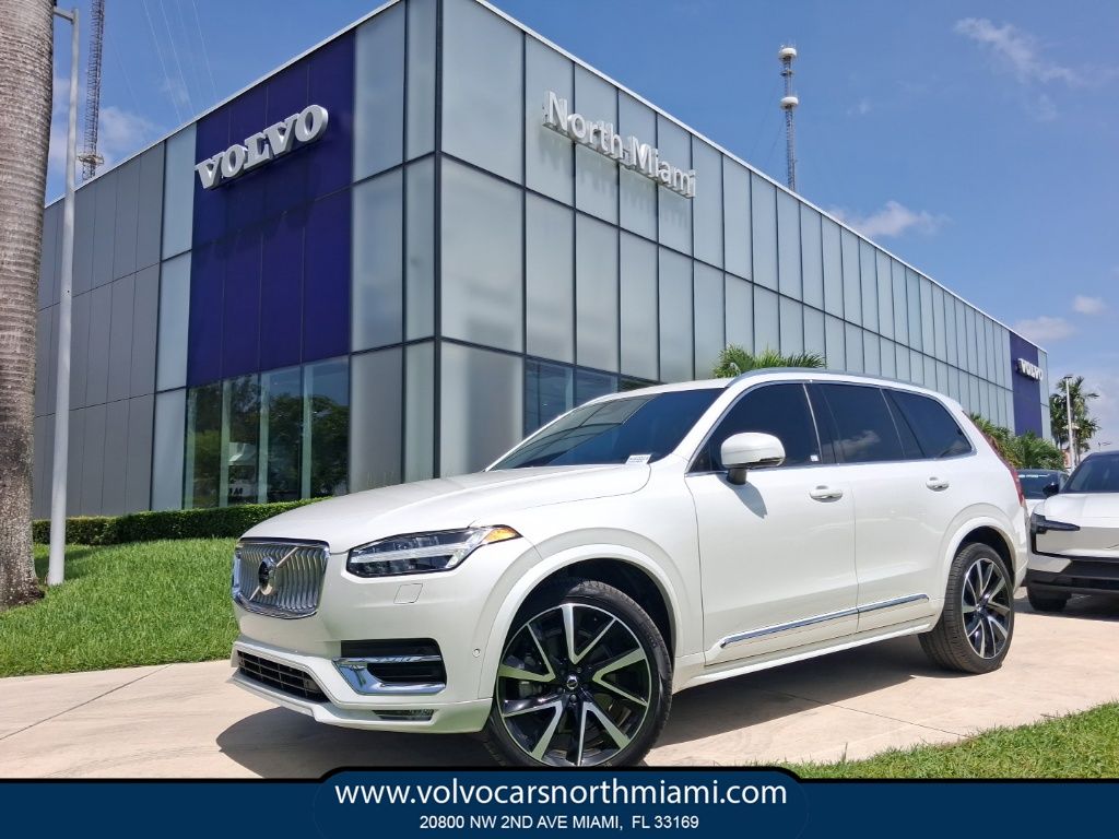 2025 Volvo XC90 B5 Plus