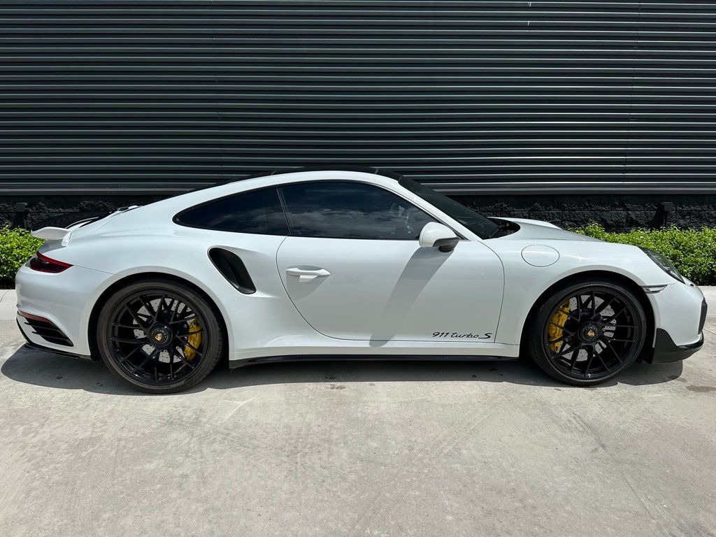 Thumbnail: 2017 Porsche 911 - 8