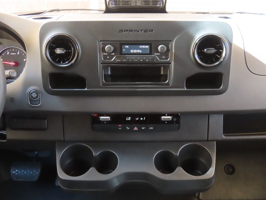 Thumbnail: 2025 Mercedes-Benz Sprinter - 13