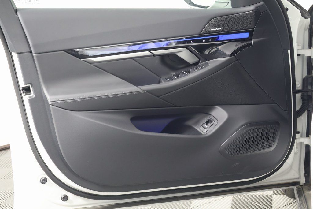 2025 BMW i5 eDrive40 7