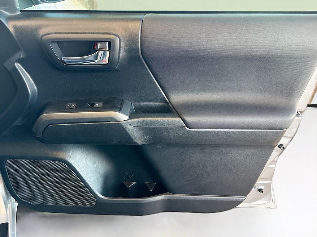 Thumbnail: 2019 Toyota Tacoma - 24